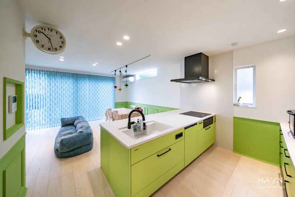 02-colorful-toybox-house-kitchen-lime-green-island_watermark