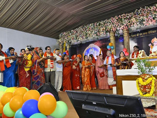 बेंगलुरु के पैलेस ग्राउंड में श्रीराम कथा के चौथे दिन परम पूज्य श्री राजन जी महाराज भगवान श्रीराम के जन्मोत्सव और बाल लीलाओं का भावपूर्ण वर्णन करते हुए।