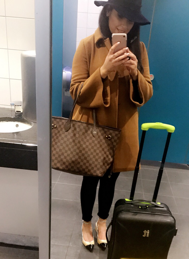 Delayed flight and a wee blog post