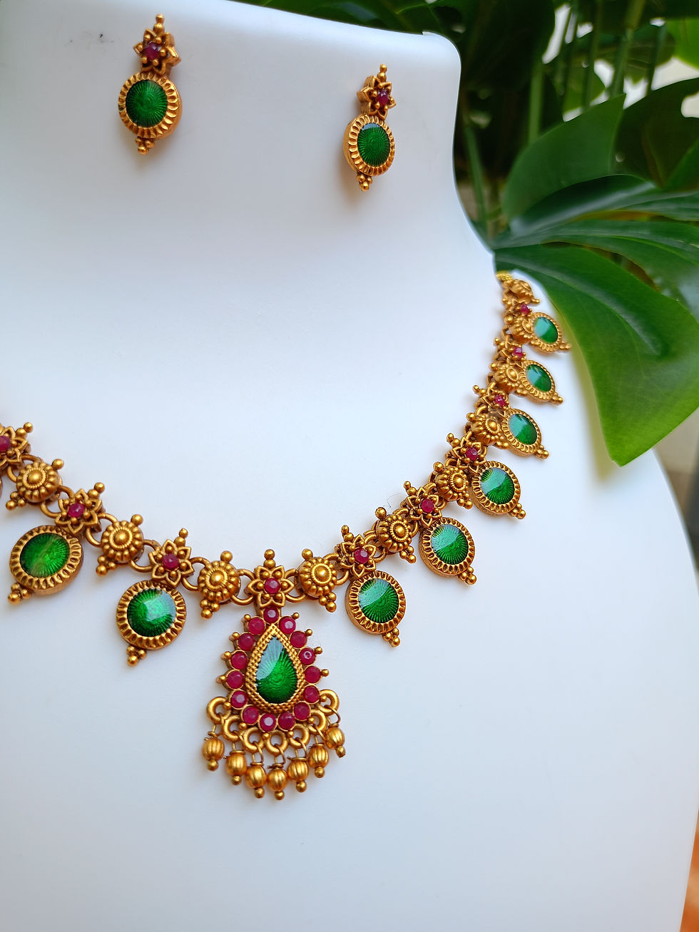 Thumbnail: Enamel Round Palakka Necklace Set