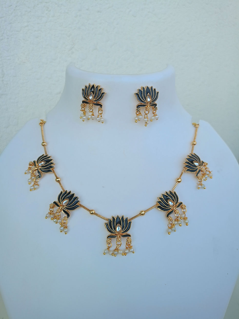 Thumbnail: Enamel Lotus 5 Charms Choker Necklace Set 