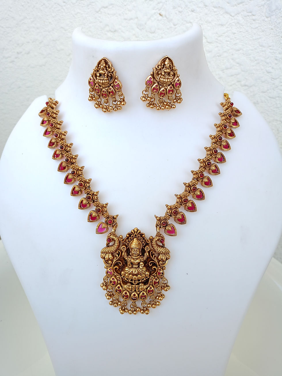 Thumbnail: Antique Lakshmi Pendant Palakka Necklace Set 