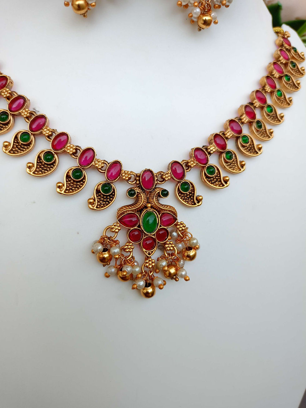 Thumbnail: Antique Non Idol Kemp Stone Necklace Set 