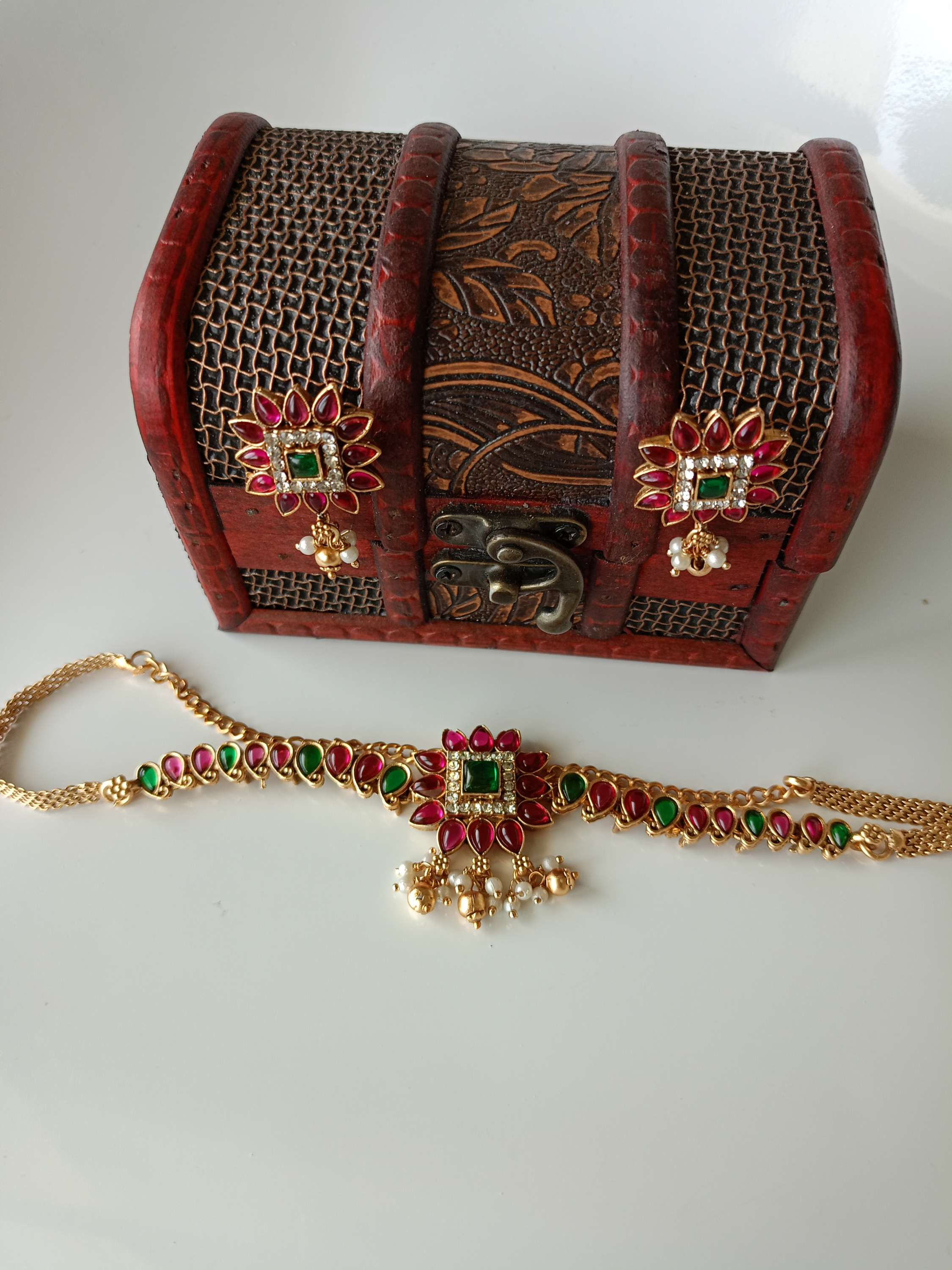 Simple Floral Mango Choker Set 