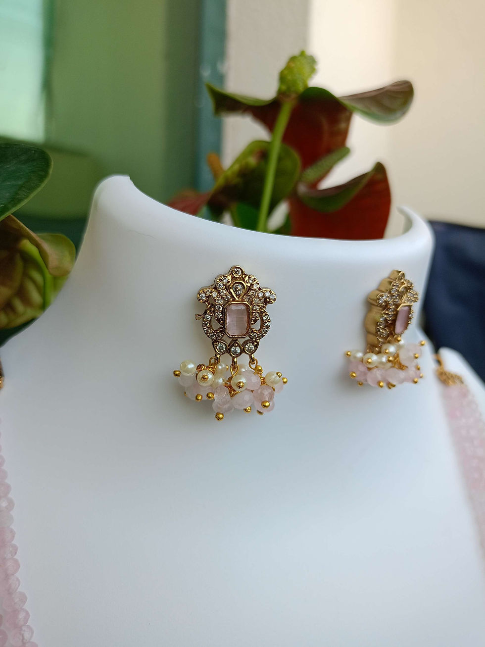 Thumbnail: Premium Victorian Pendant Beads Chain Set
