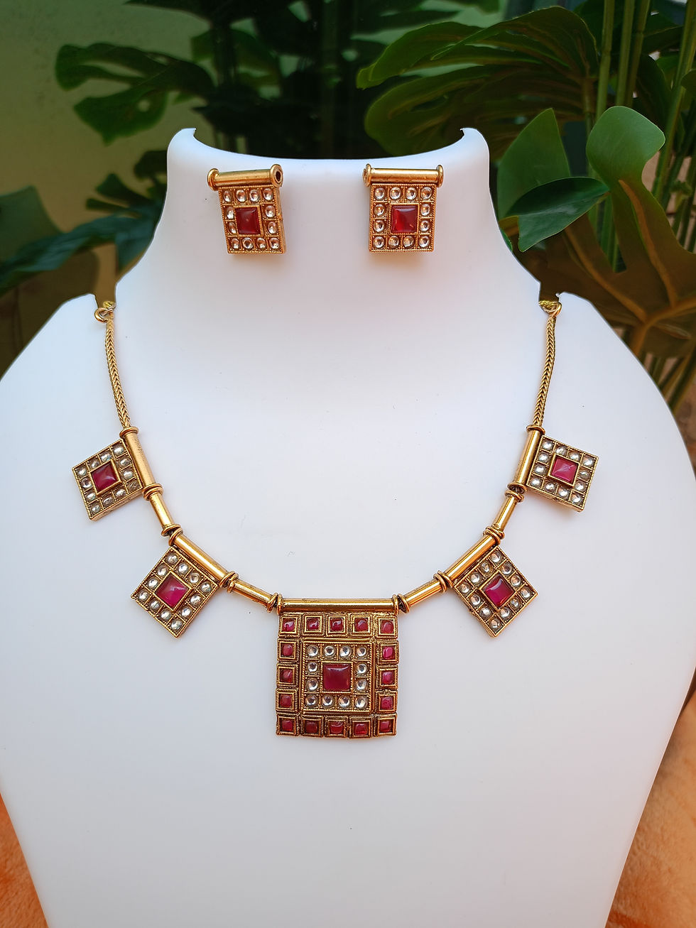 Thumbnail: Square Kemp Necklace Set 