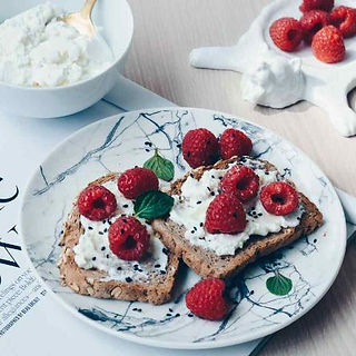 Les tartines à la ricotta et fruits frais