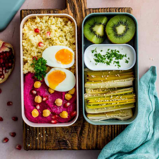 Le millet, houmous de betterave et poireaux rôtis