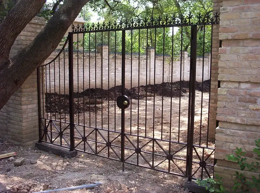 Long Residence Side Gate
