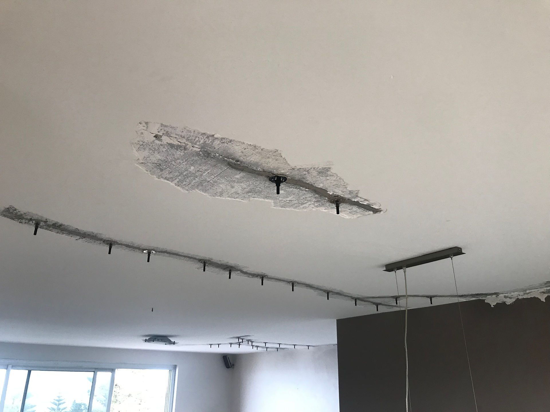 Conspar leak rectification works to this top floor apartment in Cottesloe. The strata-managed apartment had been experiencing long-standing water leak problems.