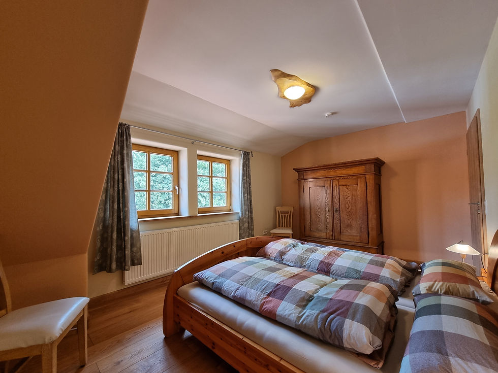 Großes Schlafzimmer