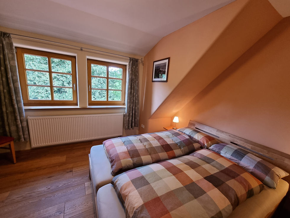 Großes Schlafzimmer