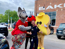 Toasty, Buzz, & KC Wolf w/ Chief Maples