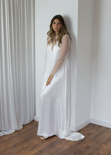 unieke simpele tijdsloze bruidsmode in Antwerpen Laakdal België, moderne bruid, op maat gemaakte jurken , eigen atelier 