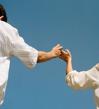 Two-people-holding-hands
