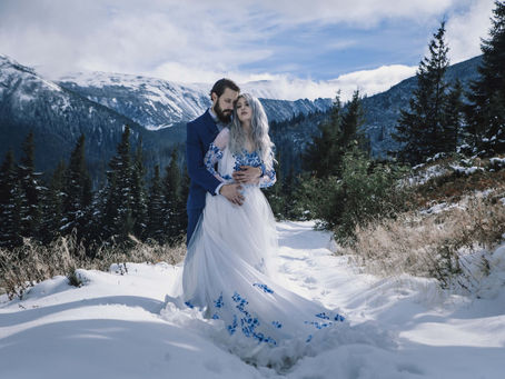 winter wedding couple in the snowy hills