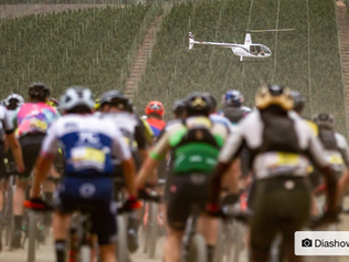 125 Fotos - Cape Epic 2022 - 4. Etappe - Sprint-Drama in Greyton!