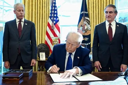 Trump hat im Wahlkampf versprochen, „keinen einzigen Cent an Schulen zu geben, die ein [COVID-] Impfmandat oder ein Maskenmandat haben.“