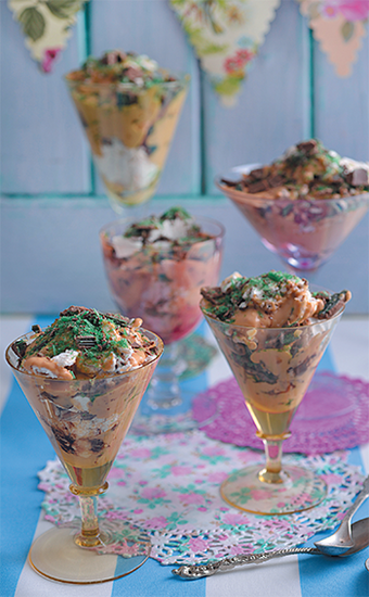 PEPPERMINT CRISP AND CARAMEL ETON MESS