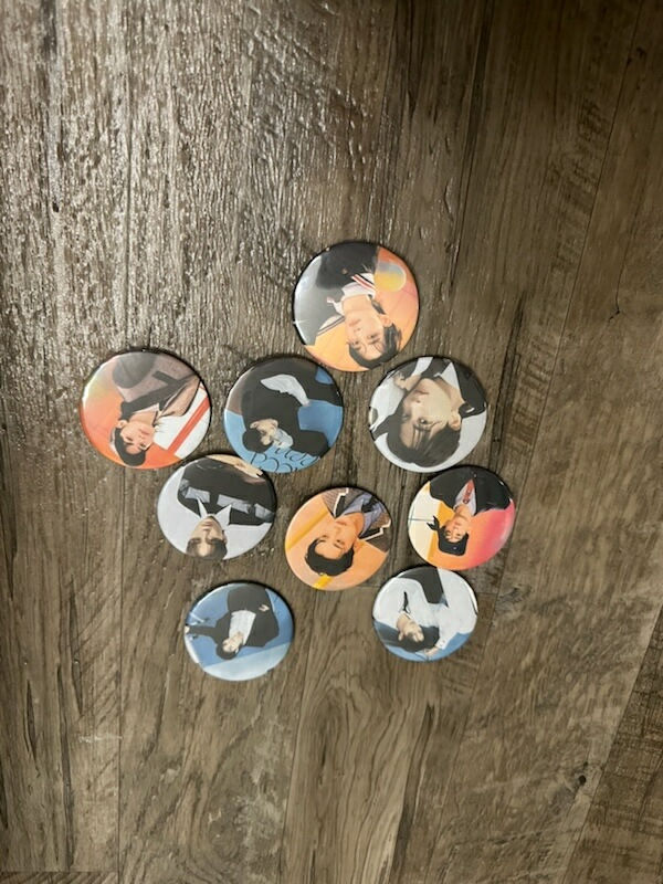 Thumbnail: buttons of the band