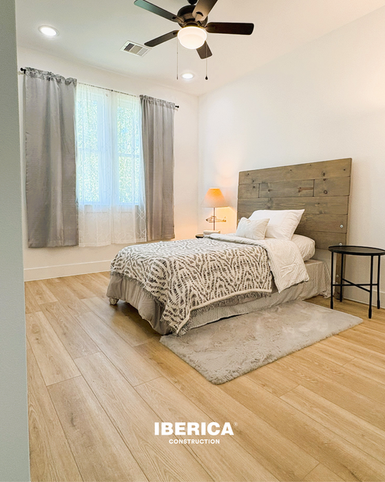 Spacious enough for guests or growing teens, this room combines practicality with a welcoming atmosphere. The private bathroom and closet make it a functional, independent space—perfect for long stays, school routines, or relaxing downtime.