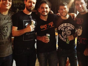 Playmoboys retorna às origens no novo single Na Praia