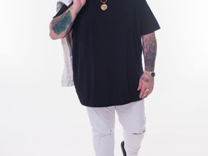 Revelação do samba, Ferrugem leva seus sucessos pela primeira vez para o Morro da Urca Hits como 