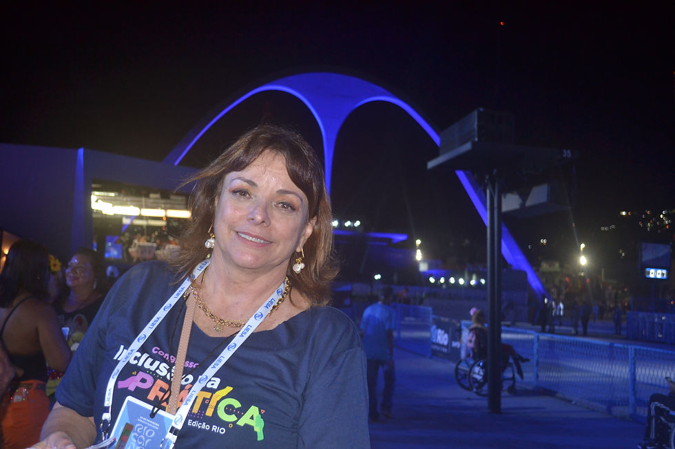 Helena Werneck recebe na Apoteose as pessoas com deficiência em um espaço criado especialmente para