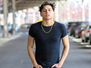 Nossa dica Final de semana de Live é do Músico Chris Urquiaga e hoje as 21hs com ele, Vem com a Gent