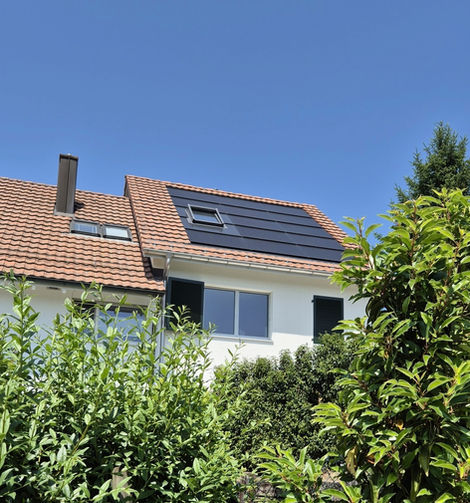 Aussenansicht mit Nachbarhaus