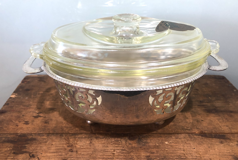 Vintage Pyrex casserole dish