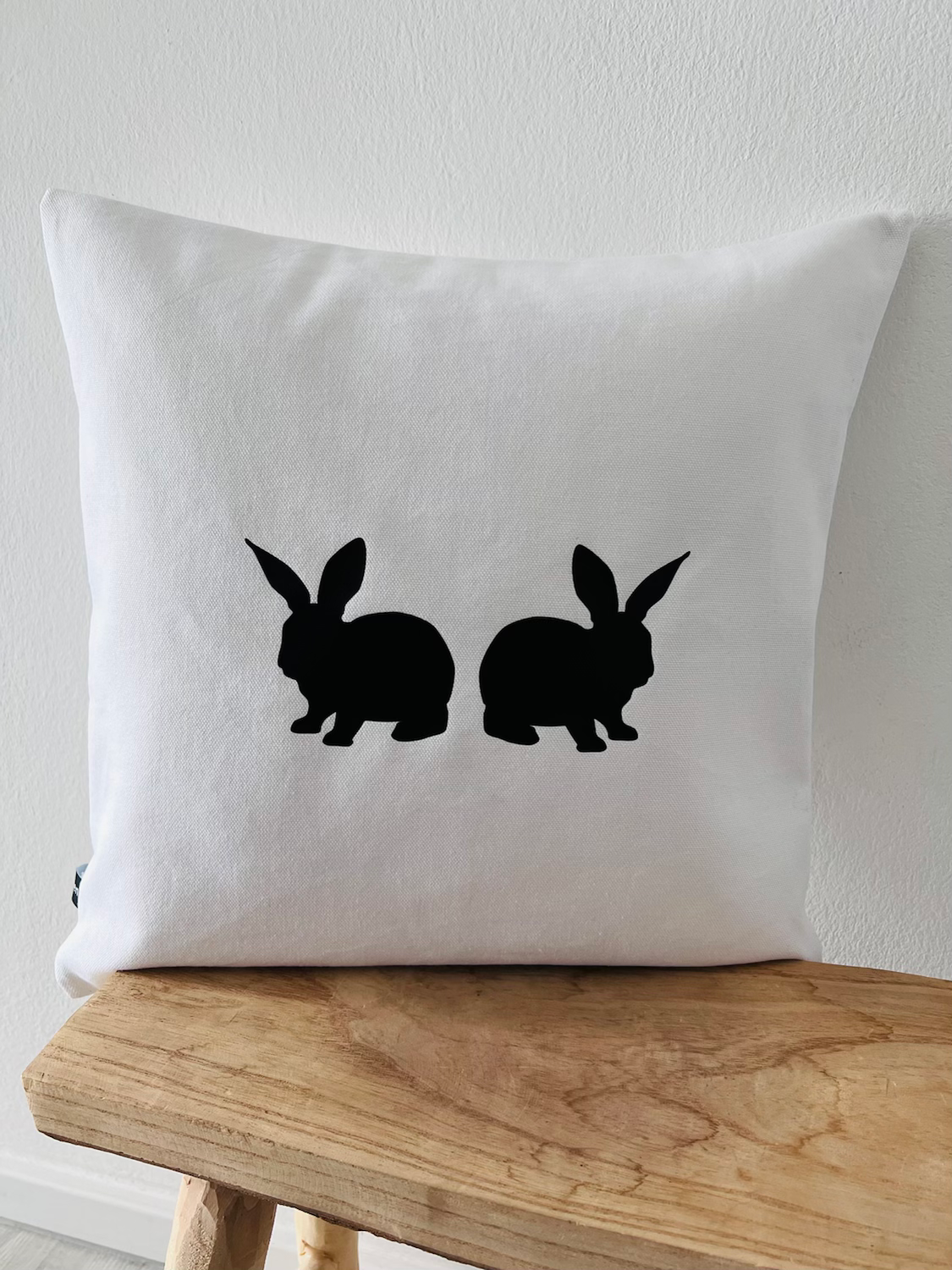 Kissenhülle - Hasenpaar in schwarz