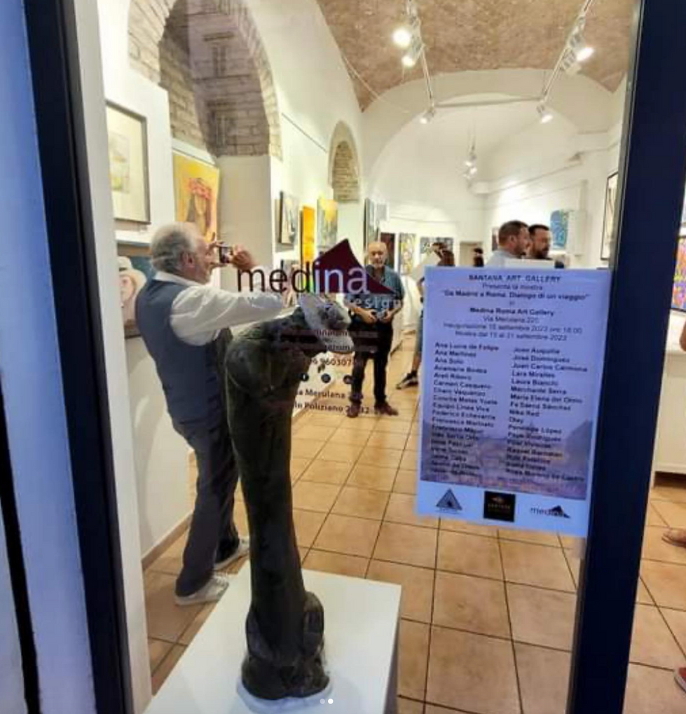 Inauguración...empieza el espectáculo, arte , charla, risas…
Santana Art Gallery. Roma, Italia
