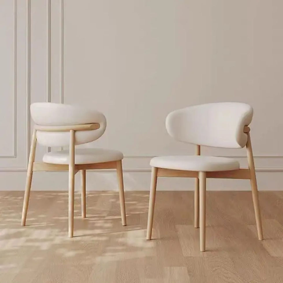 الصورة المصغرة: כיסא אוכל סקנדינבי מרופד בגוון שמנת עם רגלי עץ אלון טבעי