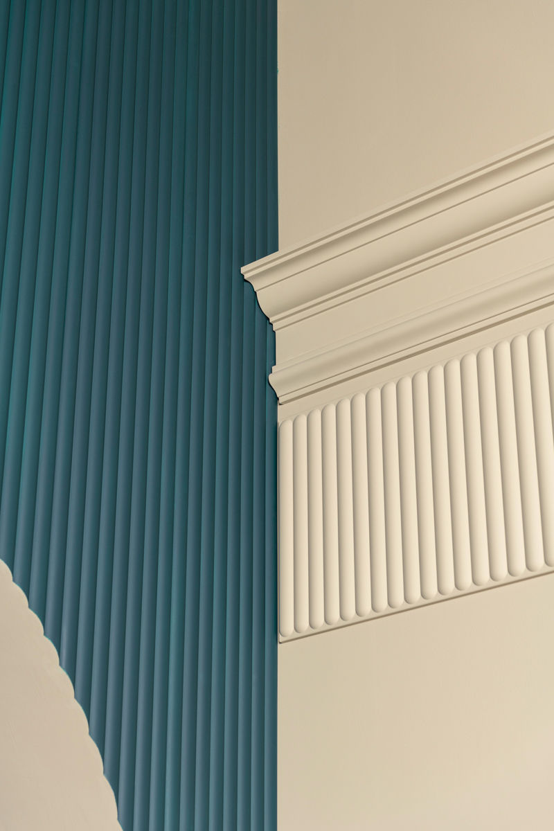 Thumbnail: example image with cornice and 3d panel below
