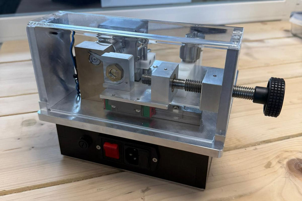 machine de découpe de précision pour le secteur médical