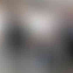 copii fericiti premiati cu cupe si medalii