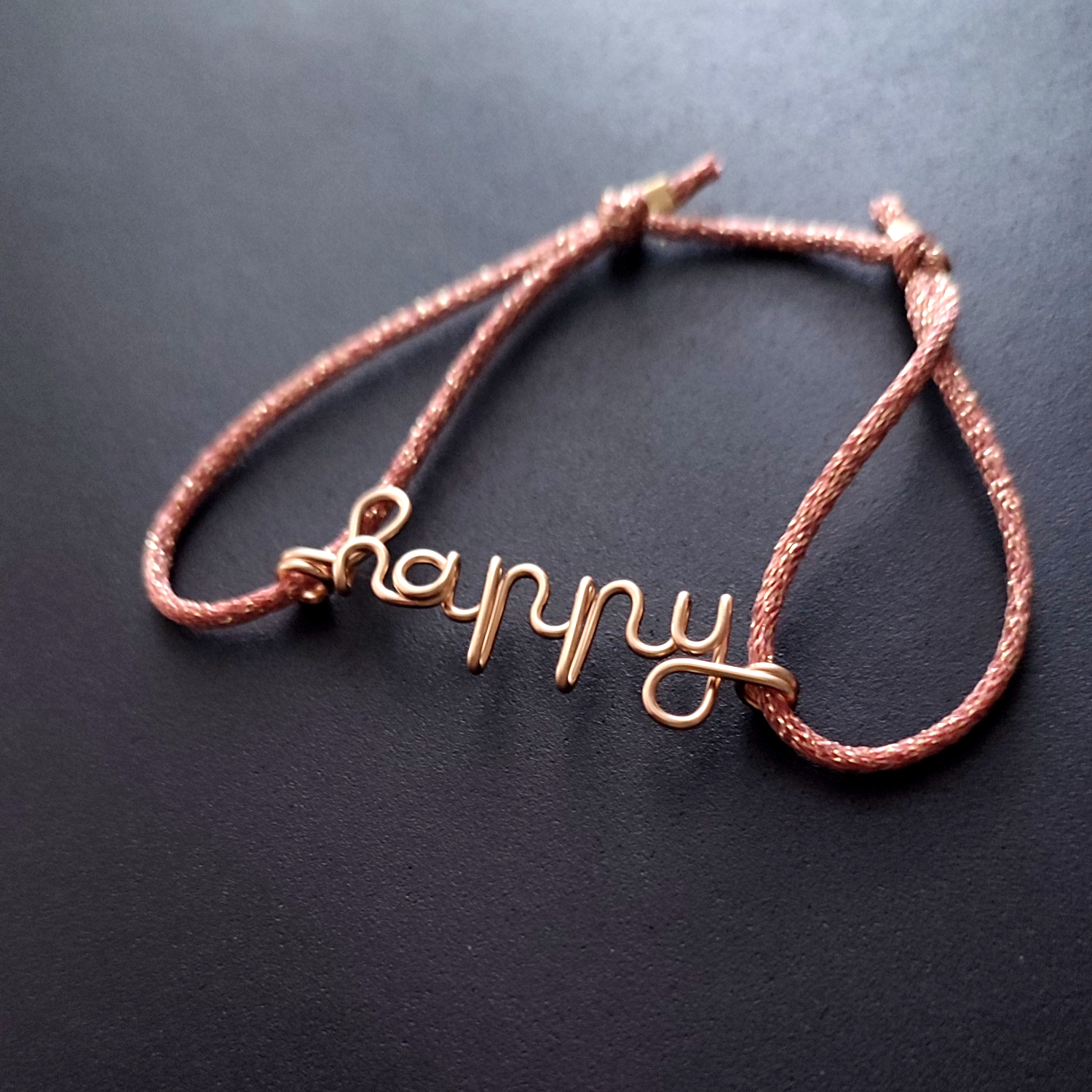 bracelet amitié personnalisé du mot happy sur cordon mokuba rose