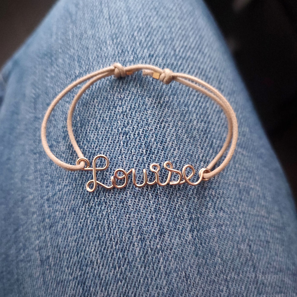 Miniature : Bracelet avec le prénom Louise sur cordon ciré beige