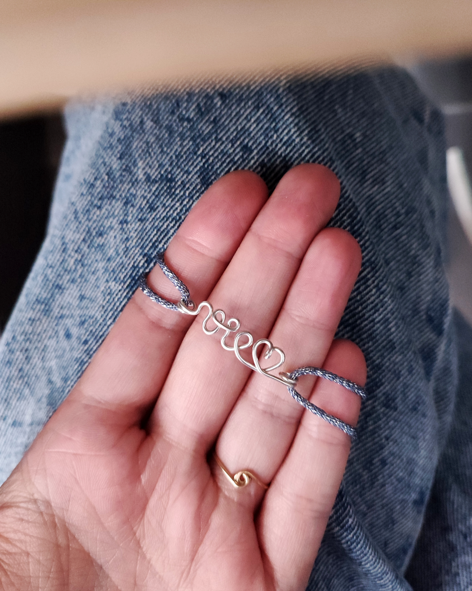 bracelet cordon brillant bleu argenté avec le message personnalisé vie