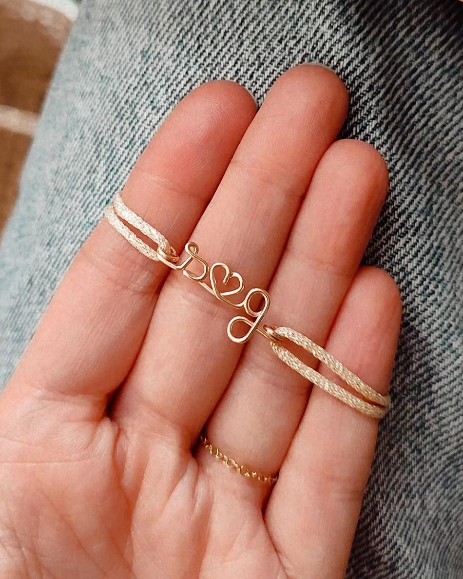 bracelet personnalisé avec deux initiales et un coeur