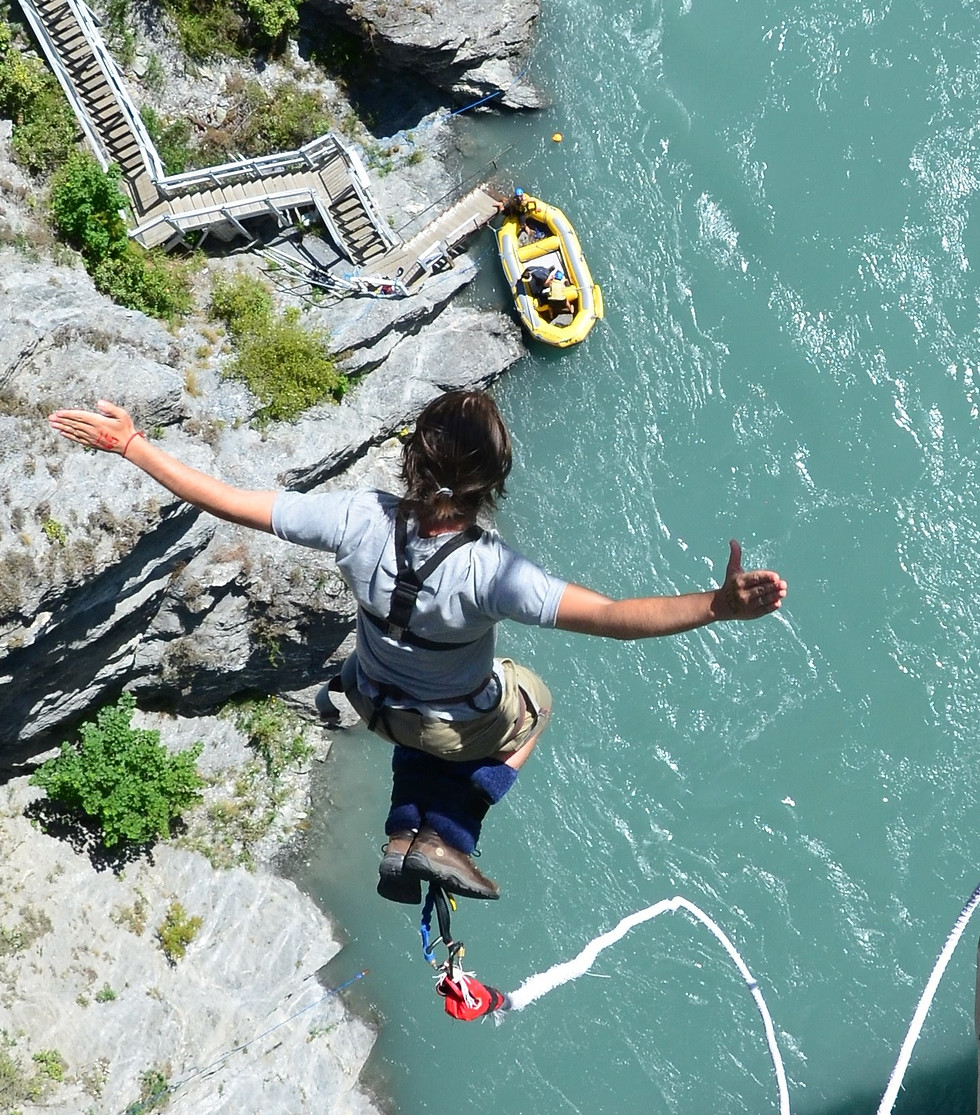 Rafa Ferreira Saltando de Bungy Jump