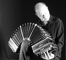 Daniel mit Bandoneon.jpg