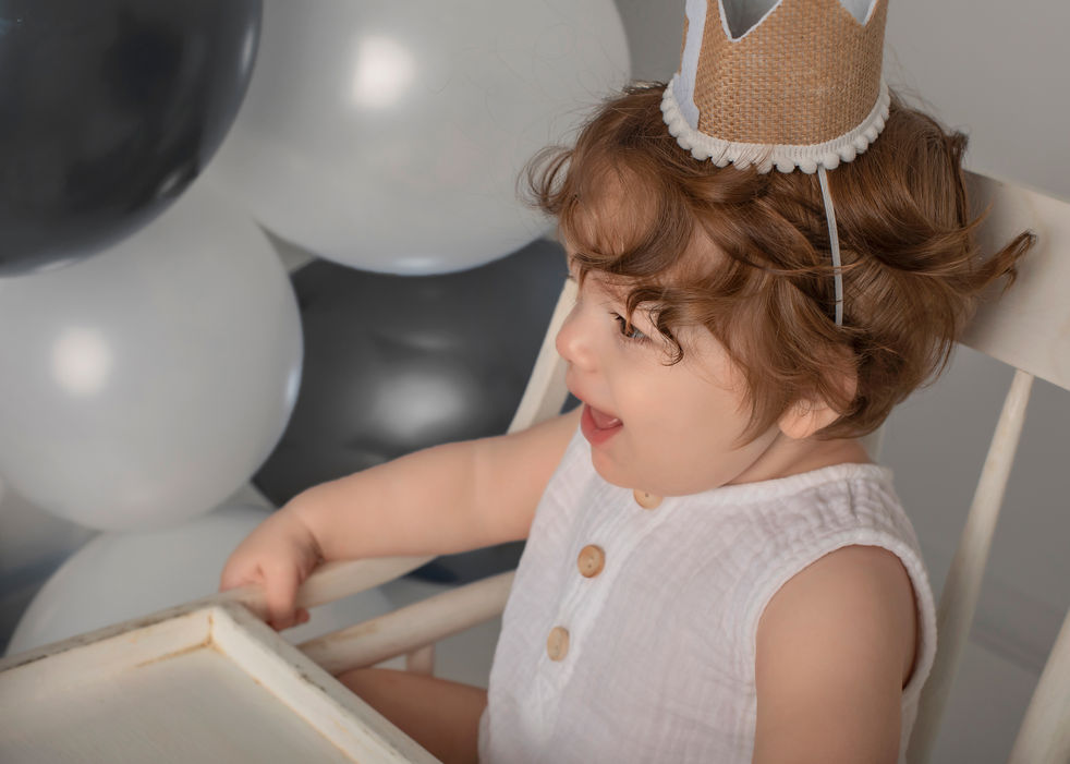 boy-first-birthday-balloon-photoshoot.jpg