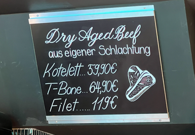 Kreidetafeln mit Illustration für die Fleisch-Boutique am Bubenbad von der Metzgerei Häfele