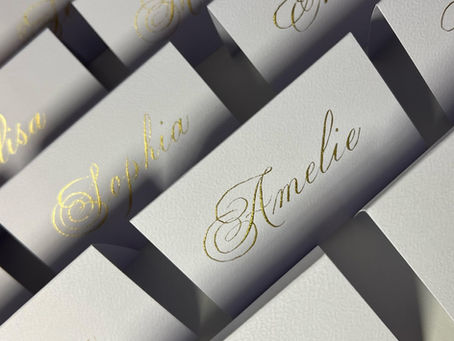 Warum eine Kalligraphin engagieren? So hebt Kalligraphie Deine Marke auf ein neues Level