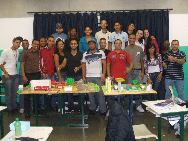 Alunos que trabalharam na maquete.