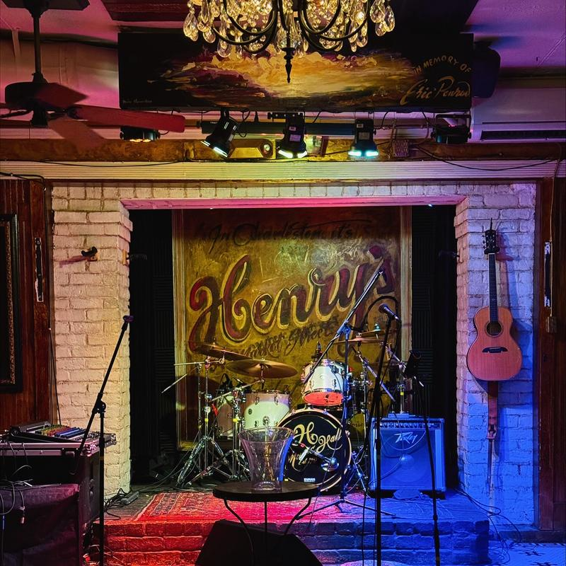 Charleston bachelorette planning help restaurants, nightlife, things to do. 