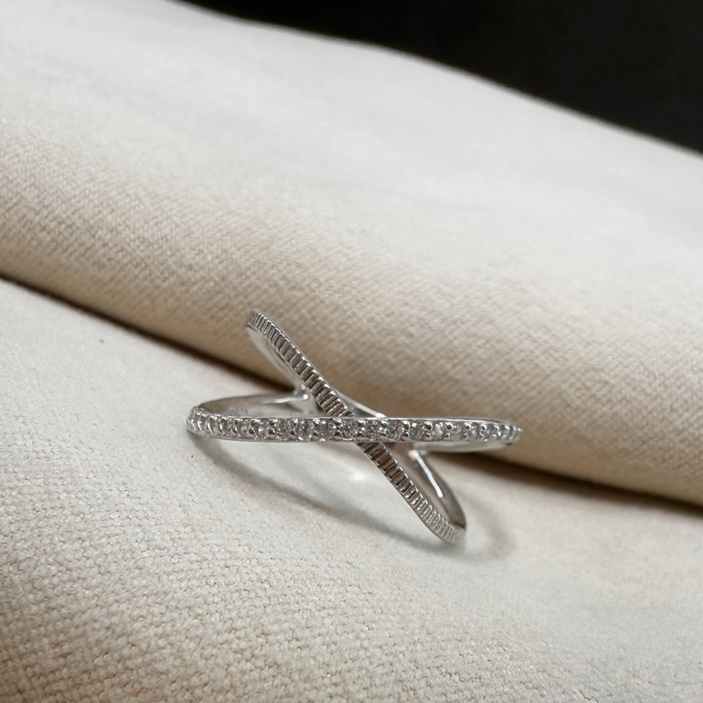 Thumbnail: Cross Over Ring: Sterling Silver 925