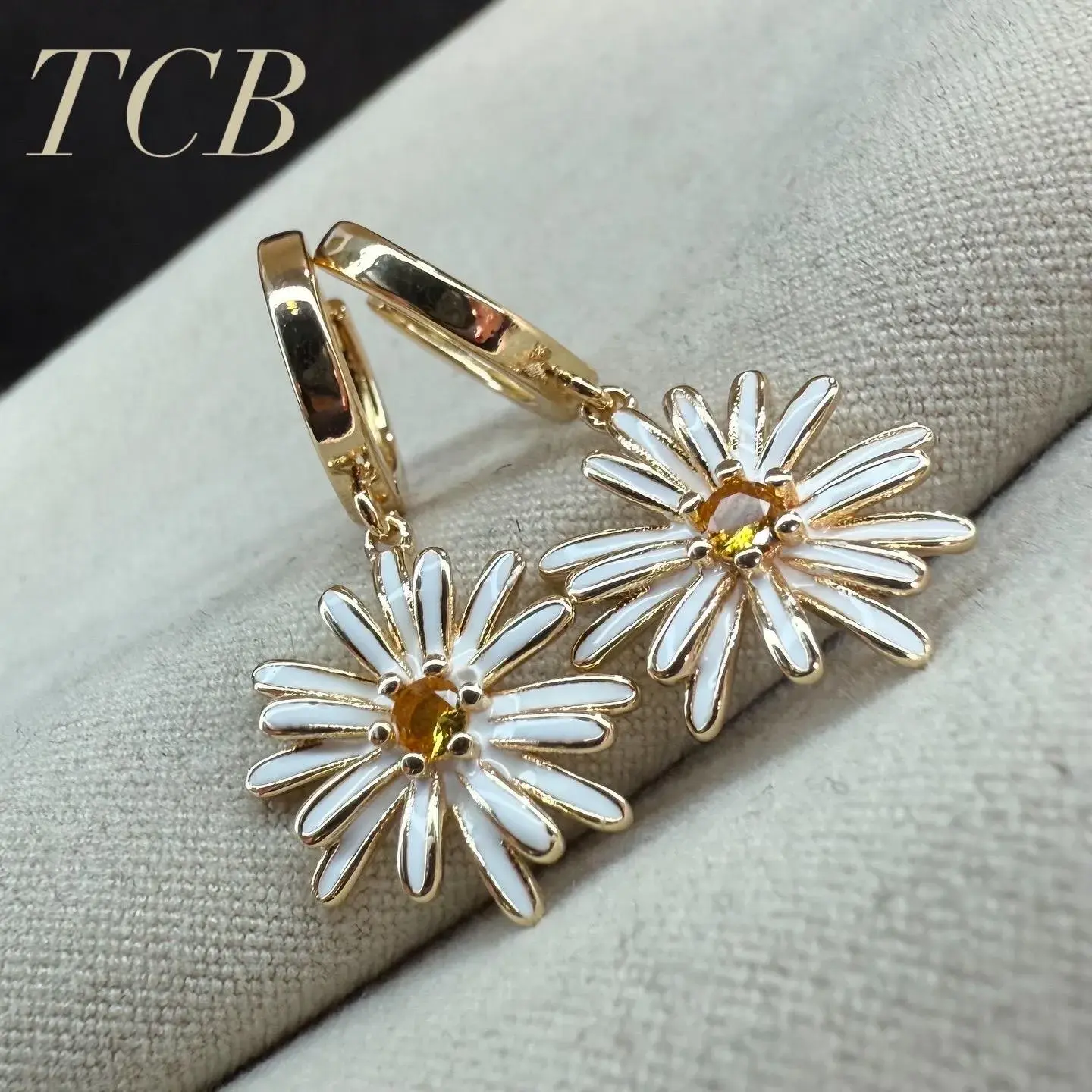 Pretty Enamel White Daisy Flower Charm With Amber Cubic Zirconia Stone - 14K Gold Plated